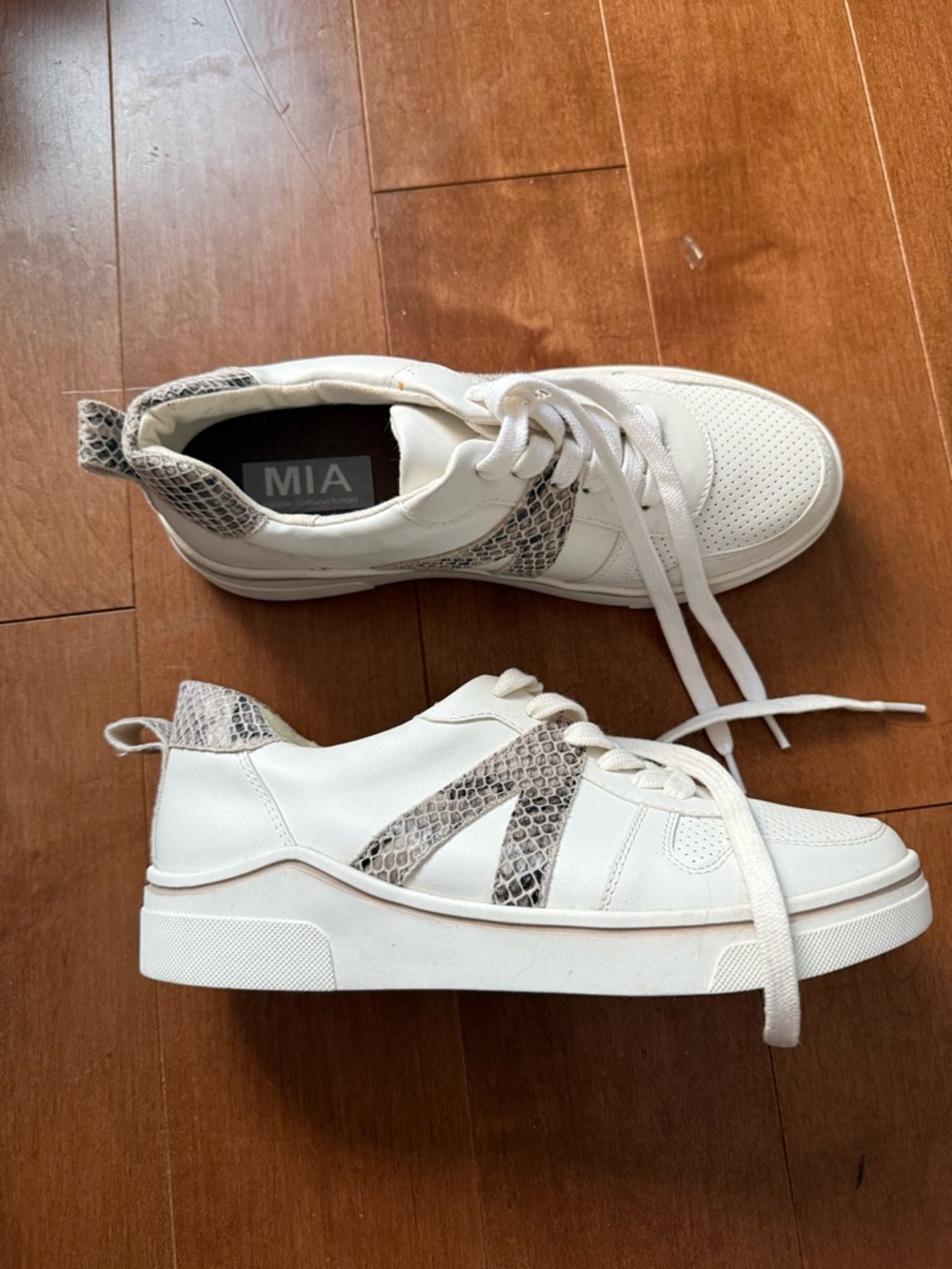 MIA white sneaker with snake accents